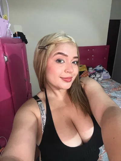 Zoey from VE, live on camera