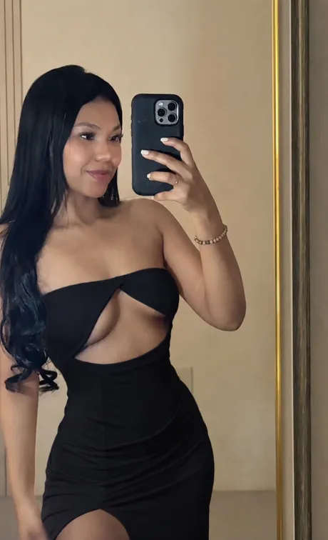 Eva from PA, on camera for a fapchat call