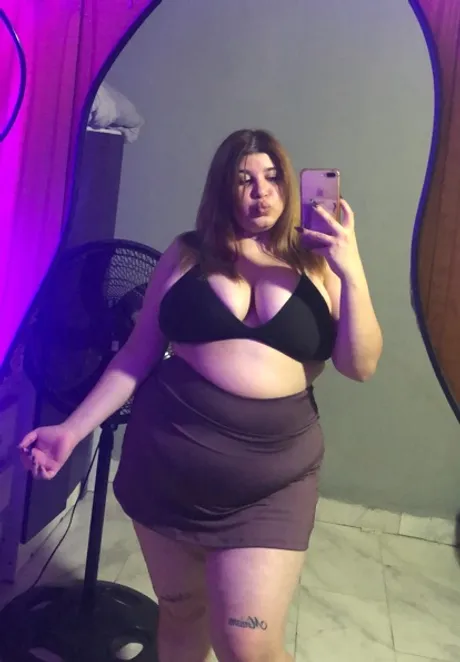Luny from AR, live on a one on one fap cam